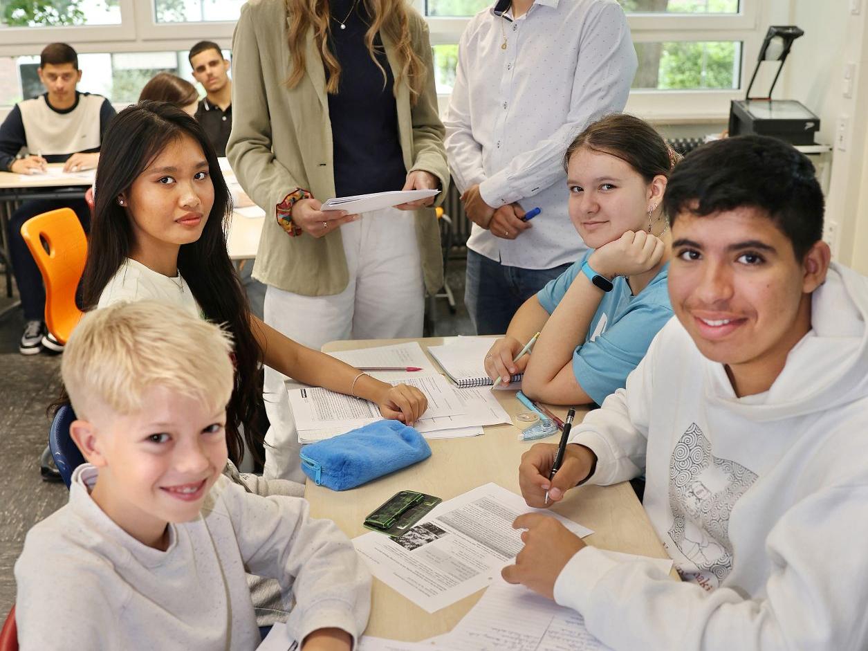 An der Bischöflichen Liebfrauenschule lernen in der Internationalen Klasse Mädchen und Jungen aus acht Nationen gemeinsam.