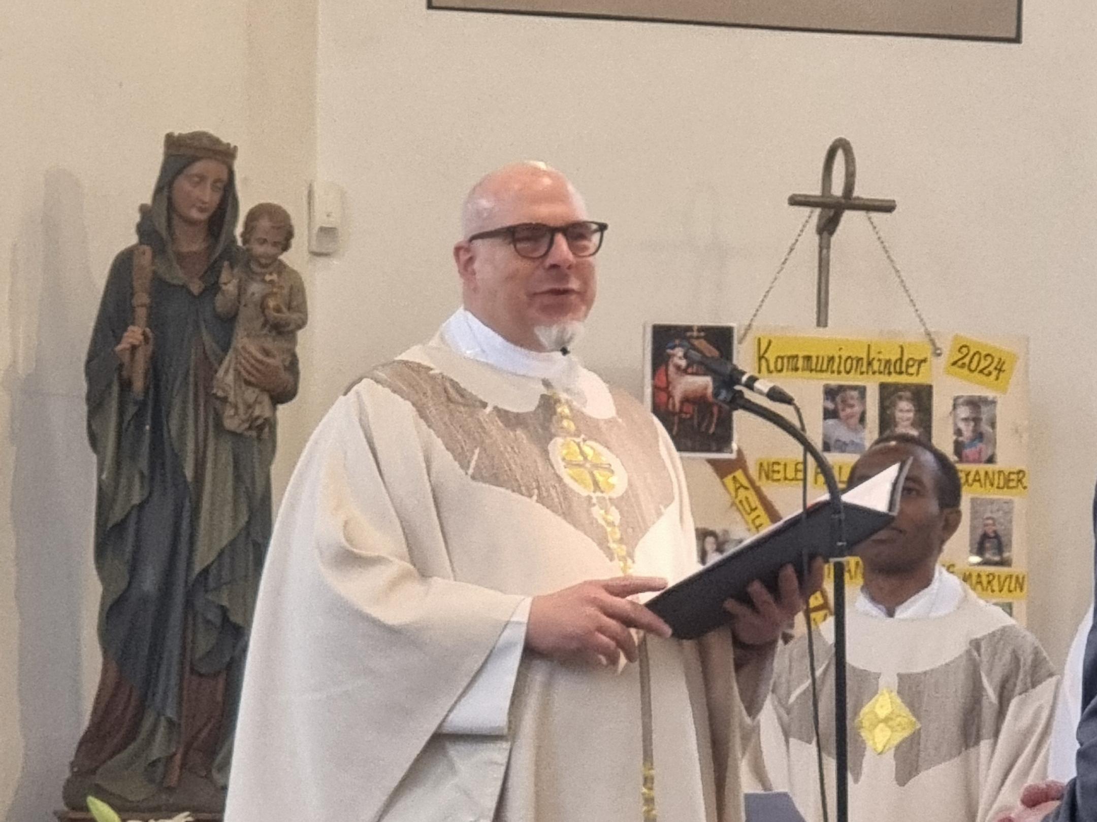 Herzliche Einladung zur Feier der Heiligen Messe anlässlich des silbernen Priesterjubiläums von Pfarrer Michael Datené