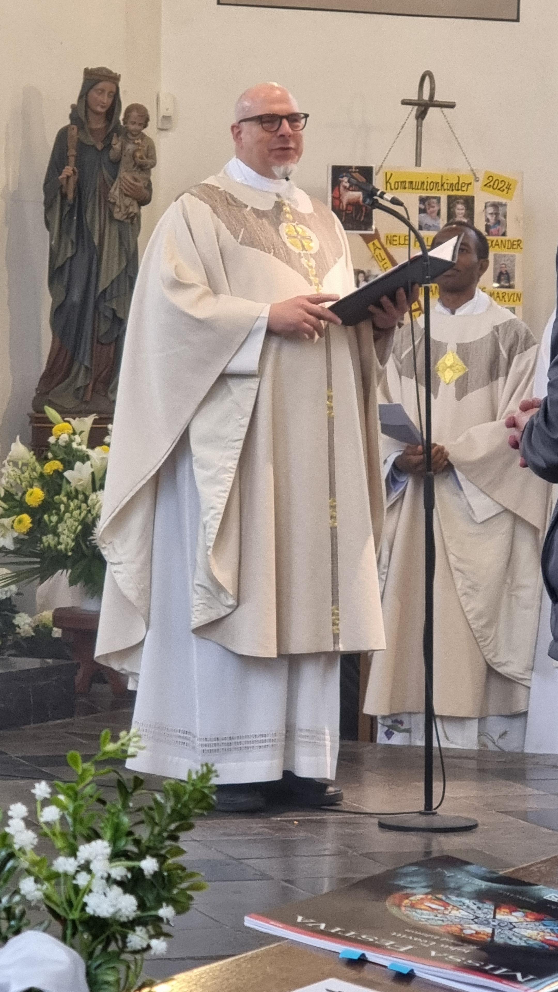 01b Liturgische Eröffnung Pfarrer Michael Datené