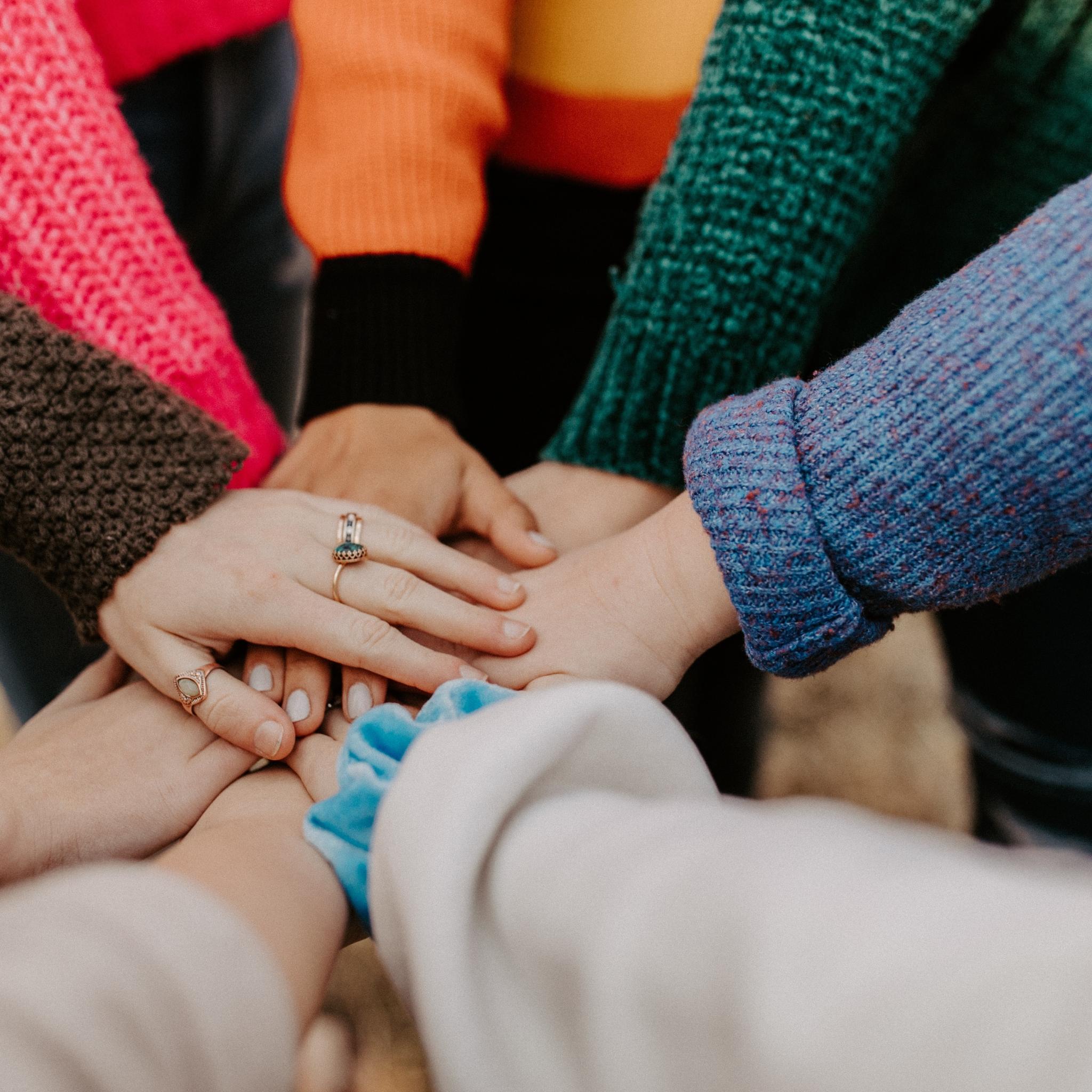 Hände (c) Hannah Busing - Unsplash