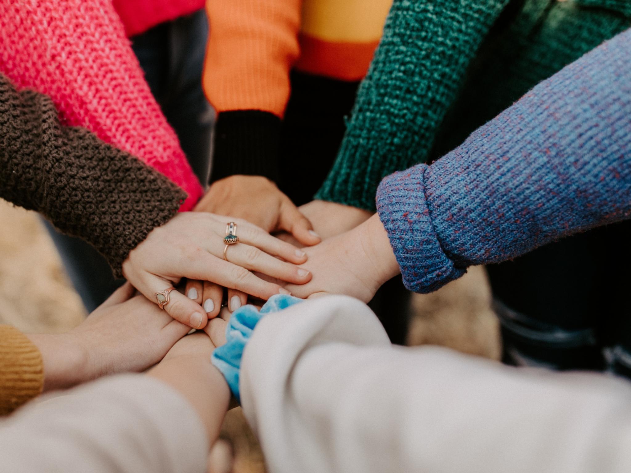 Hände (c) Hannah Busing - Unsplash