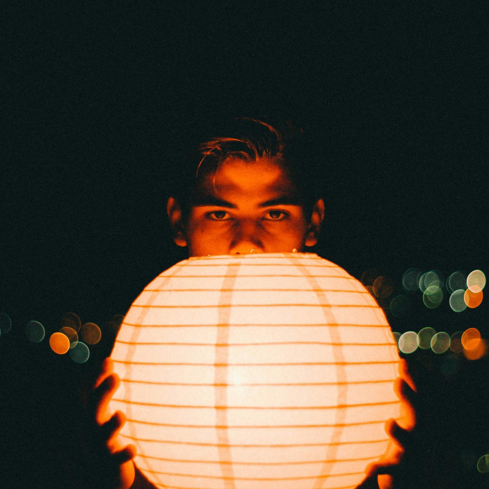 Gesicht mit Lampe