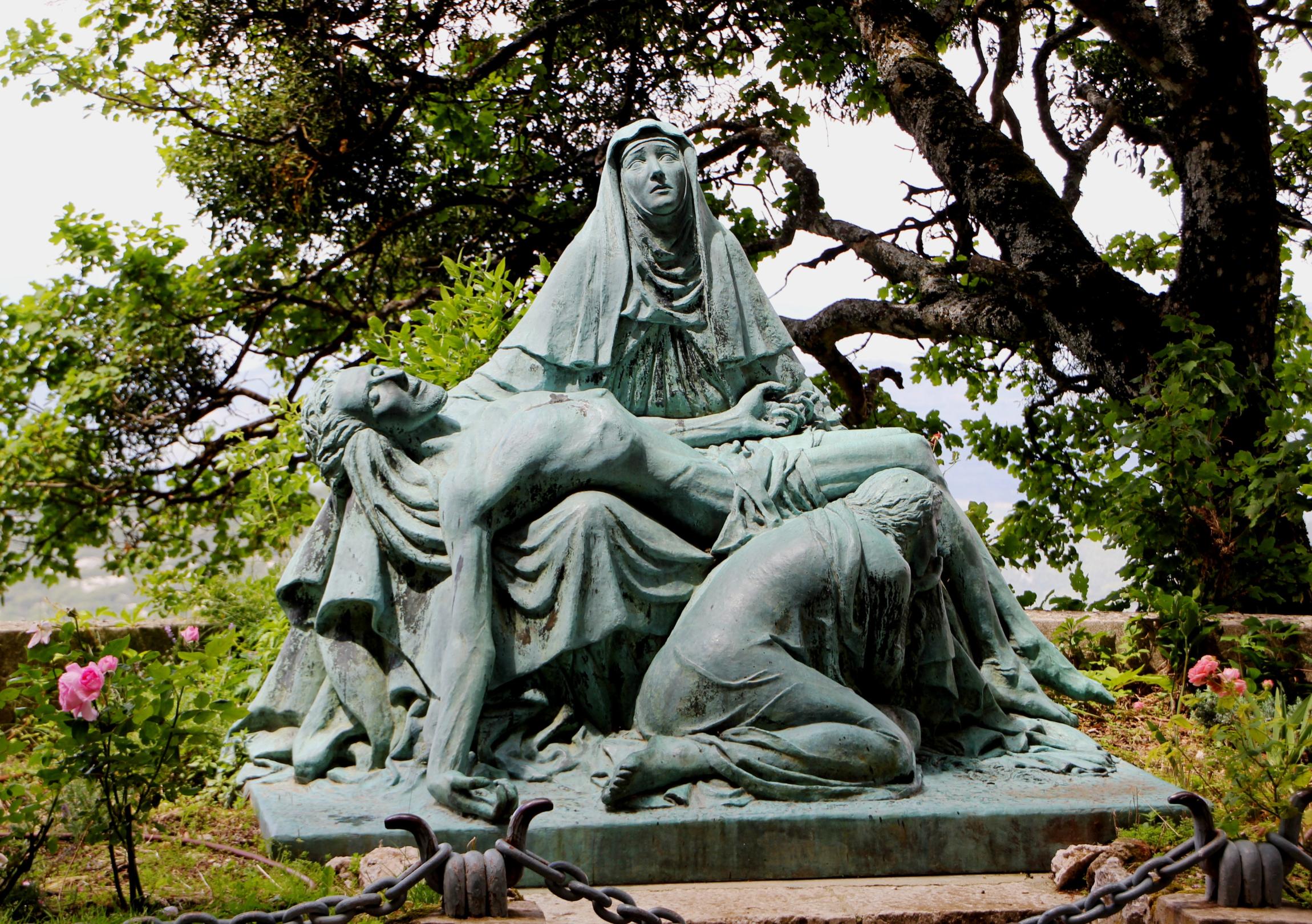 grotte-sainte-marie-madeleine-pieta-mit-maria-magdalena_by_Christiane_Raabe_pfarrbriefservice